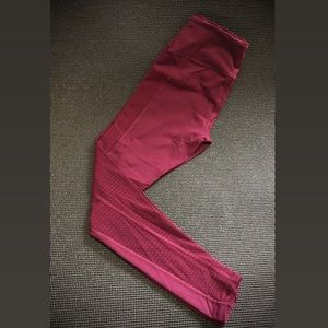 Victoria Sport, burgundy leggings with pockets